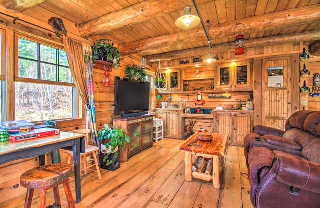 Chic Brandon Cabin with Pool, Hot Tub and Sauna!