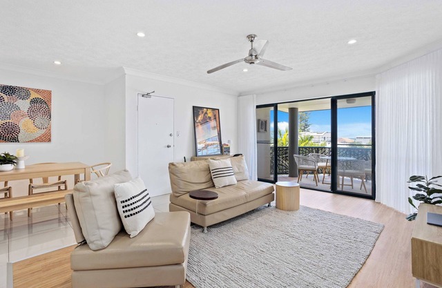 Chic Coastal Charm - steps away from breathtaking beaches of Palm Beach.