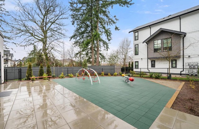 Chic Condo with Stylish Amenities in White Rock