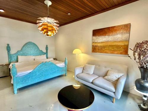 Chic Designer Master Bedroom in Shared Bungalow near LRT SS1 PJ
