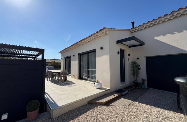 Chic getaway in VILLA LUMINA, 4/5 people.
