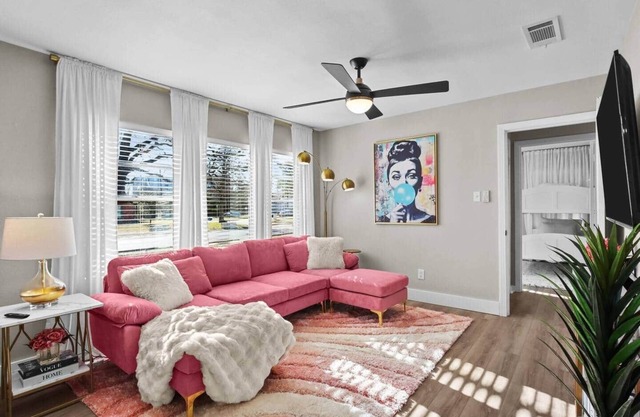 Chic Retreat Stylish Stay near A&M
