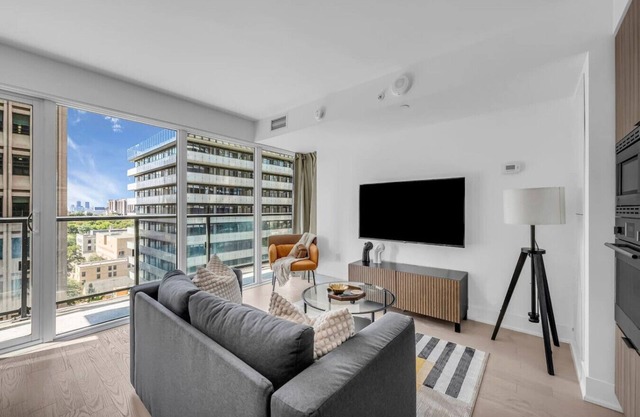 Chic & Stylish Condo in the Heart of Toronto