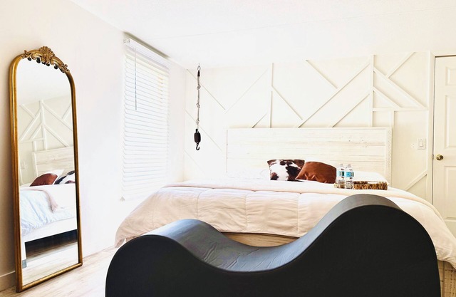 Chill & Think, a space for you, King Bed near parks and MCO