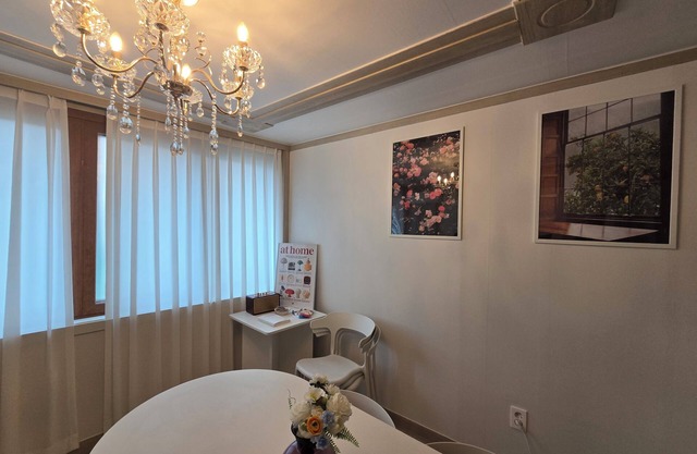 ChillingStay Netfleix,DDP,DDM ,Myeong-dong,Seoul'smajor transit hub