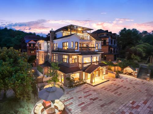 Chongqing Xiannv Mount Peach Blossom Spring Homest