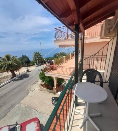 Christina Sunny Rooms