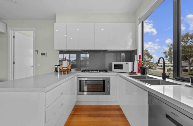 Churchill Delux, Elegant Town House, complimentary wine and chocolates