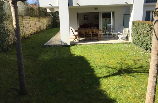 Ciboure Apt T4 standing, garden, swimming pool/residence nearby. shops and train station