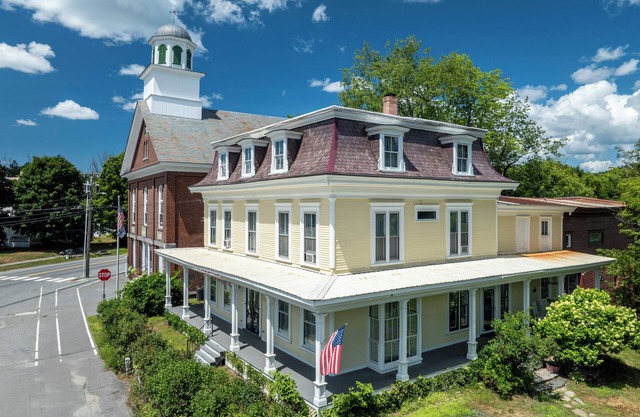 Circa 1868 Chester Home/Victorian Farmhouse-Less than 20 MIN TO OKEMO