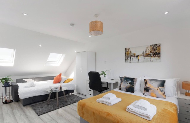 City Apartment - Sleeps 4 & Free Parking