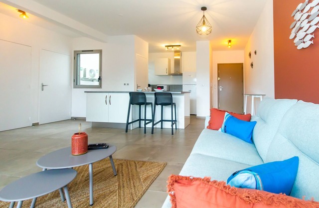 City Break - new 4p apartment with large terrace in Saint-Gilles-Les-Bains
