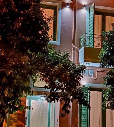 City Life Metro Ambelokipi