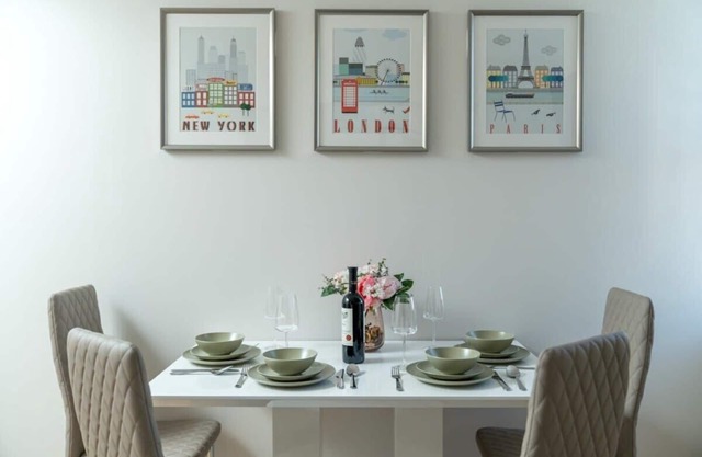 City of London Lovely Two Bedroom Apartment