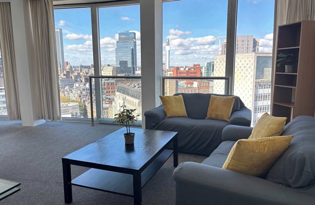 City Skyline Stay in Iconic Rotunda, 2B2B Apt