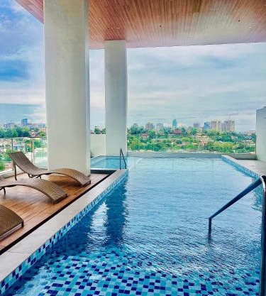 City Stay Studio near Cebu Uptown Pool Netflix Fast Wifi