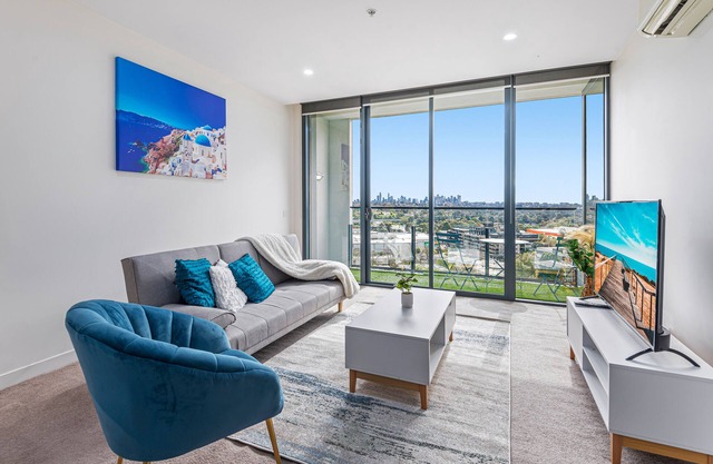 City View 2BR Apartment w/Pool, Gym, Parking – Glen Iris