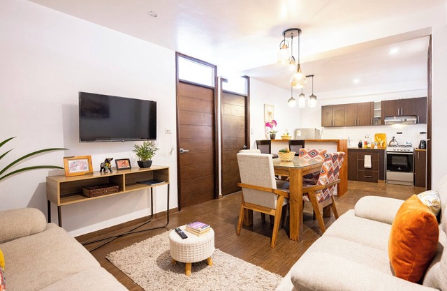 “City Views & Sunshine — Central 2BR Stay”