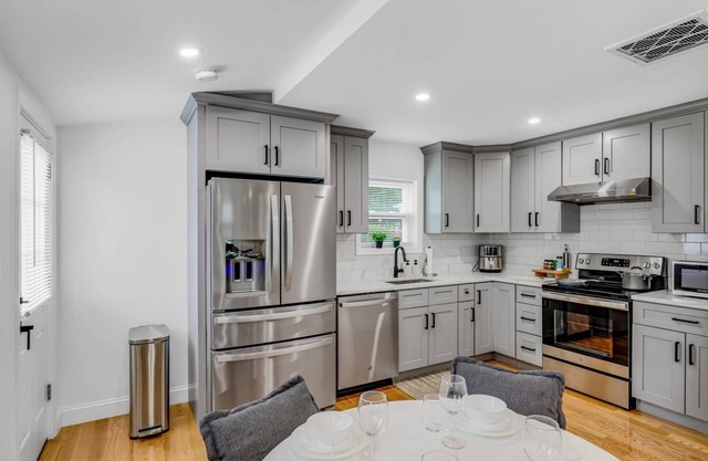 CityScape: Urban Convenience Meets Affordability in this Modern City Living in the Heart of Chelsea!