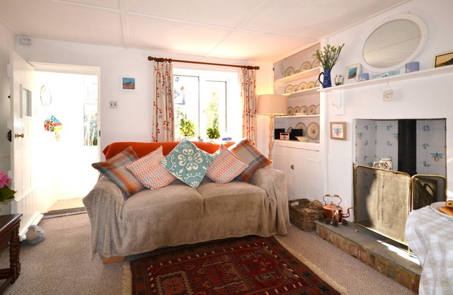 Claire's Cottage - a cottage that sleeps 2 guests in 1 bedroom