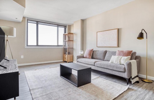 Clarendon 1BR w Gym WD Doorman nr Metro WDC-349