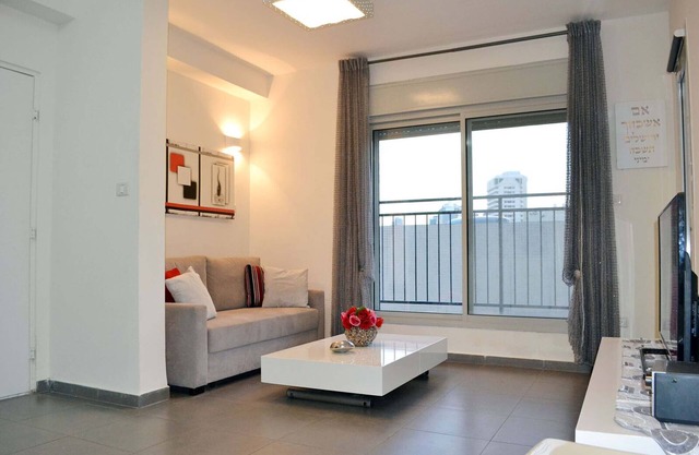Classic 1BR in City Center near Beach by FeelHome