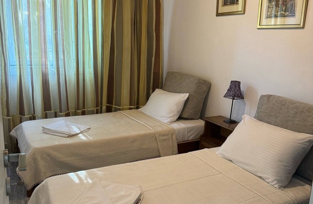 Classic 3-bedrooms apartment with swimming pool in Meronas