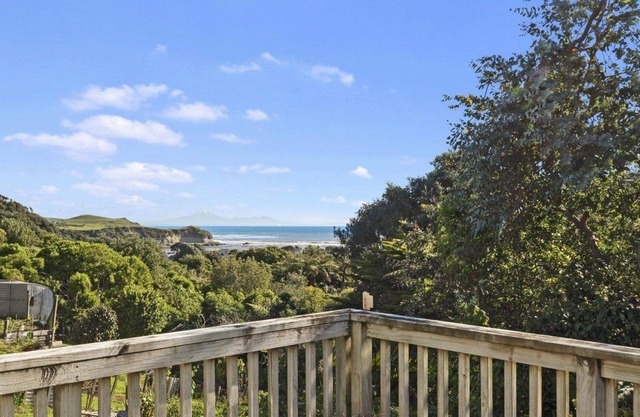 Classic Kiwi Bach Mokau with Seaviews