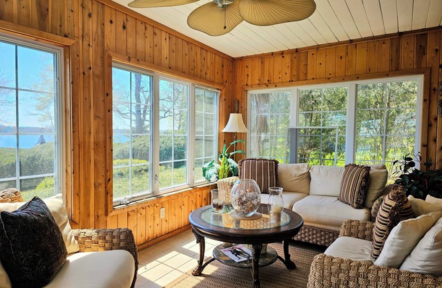 Classic Lake House on Powers Lake with boat house! Pet-friendly!