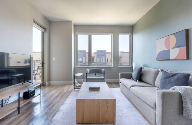 Classic Mountain View 2BR w/Gym & Pool, nr Restaurants, by Blueground