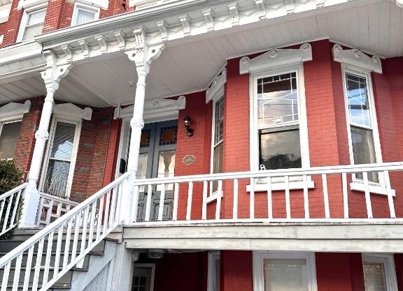 Classical Isbills Row House close to NYC