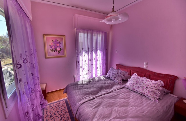 Classy 2 bedroom apartment under Acropolis at Thissio Metro