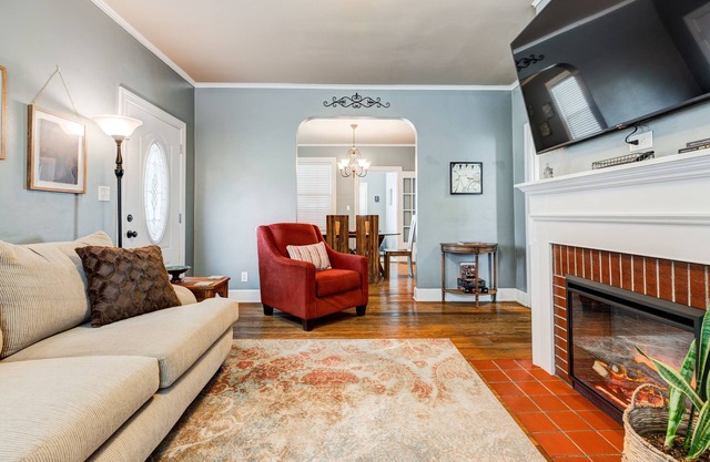 Clean & comfy 3 bdrm/2 bath home; perfect location
