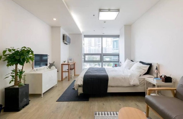 Clean & mordern & comfortable house