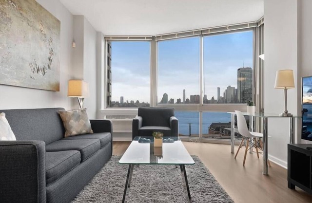 Clean & Spacious 1BR | Work Remote | Free WiFi & Kitchen | Near PATH