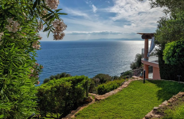 ClickSardegna Villa Gemma with infinity pool facing the sea