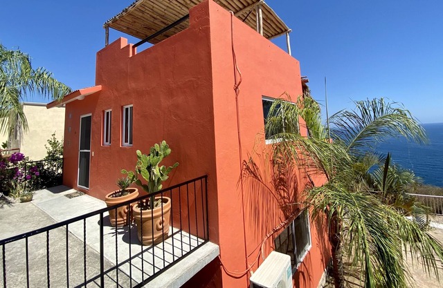 Cliff Side Villa With Views of the Pacific - Walk To Beach!