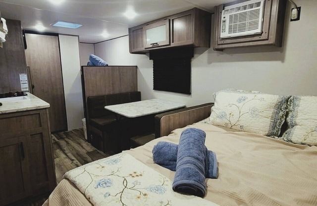 Close St Louis, Scott AFB & McKendree RV NEXF., TV, WiFi
