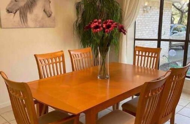 Close to 6 Flags Airport & Downtown 3BR sleeps 10