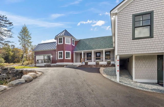 Close to Acadia, SWHarbor, DECK, SUN PORCH, SPACIOUS with modern amenities.