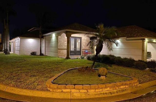 Close to Beach & SpaceX: King & Queen Beds, Saltwater Pool & Outdoor Grill Oasis