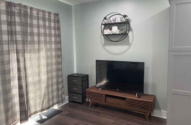 Close to Downtown Apartment!