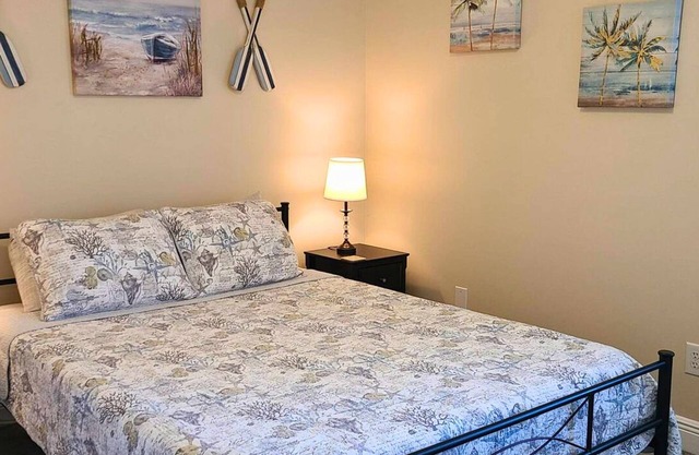 Close to everything! Old Town Bay St Louis, Beach, New Orleans just 45 min away