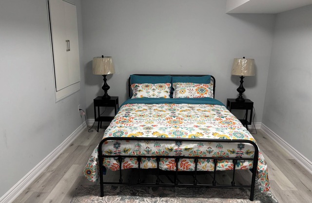 Close to Kelso conservation and Toronto Premium Outlet mall, quiet neighbourhood