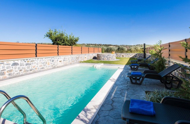 Close to Sandy Beach & Amenities