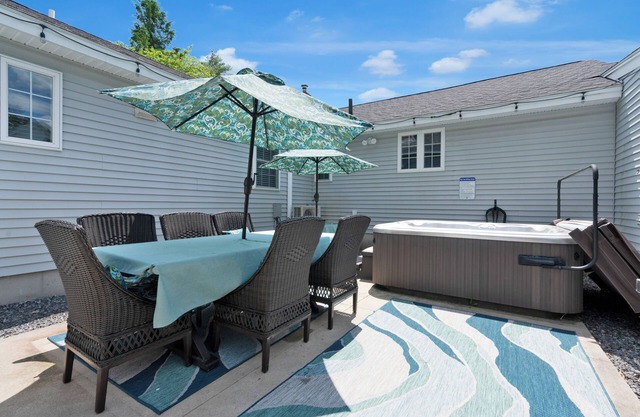 Close to the beach 1BDR with large, private fenced in yard