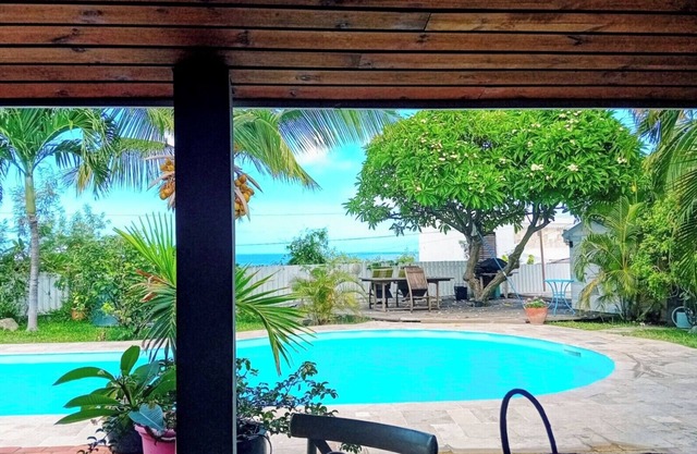 Close to the beach, house with large swimming pool, ideal for family/friends, sea view.