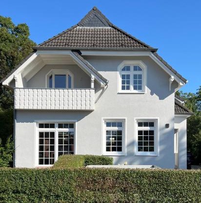 CLS Moderne Villa Bad Schwartau mit Garten für bis zu 6 Personen, 2 E-Ladesäulen, 3 Parkplätze, Loggia, Big GREEN EGG, Massagesessel, großes Haus zwischen Lübeck und Ostsee, ideale A1 Anbindung nach Hamburg, Lübeck, Timmendorfer Strand