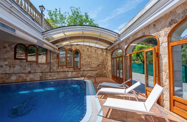 Club Villamar - Fantastic Villa with covered pool ,jacuzzi in the same pool,wifi and a fantastic .