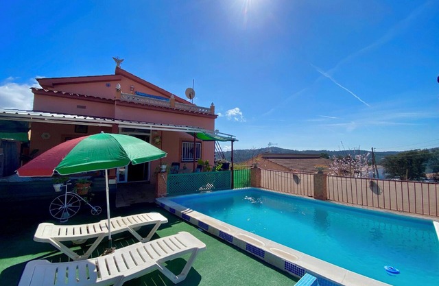 Club Villamar - Charming Spanish-style villa with a private pool, terraces, and functional interi.